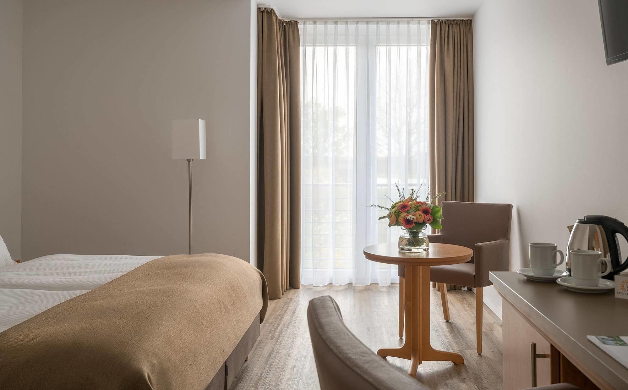 Hotel Chrisma Дюселдорф Екстериор снимка