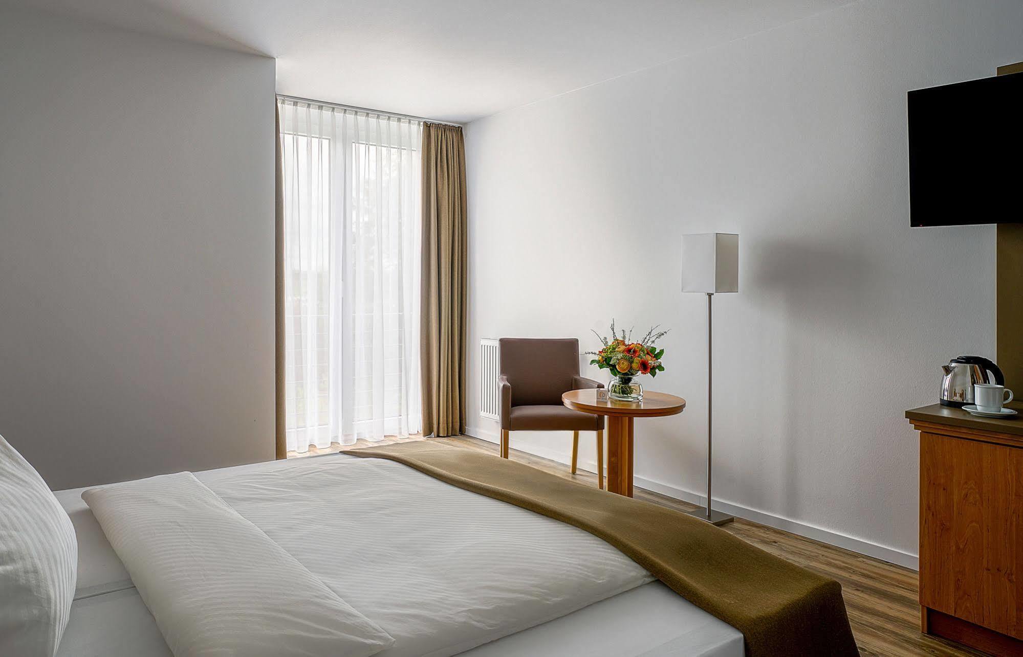 Hotel Chrisma Дюселдорф Екстериор снимка